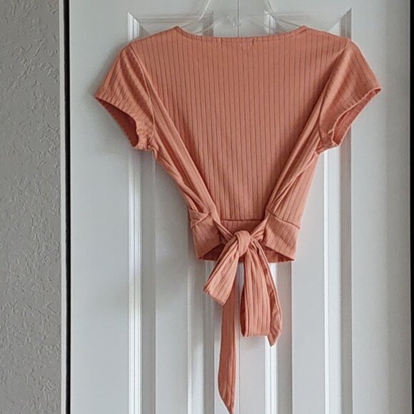 No Comment NY.LA Peach Short Sleeve V-neck Crop Top Juniors Size M - Picture 3 of 8